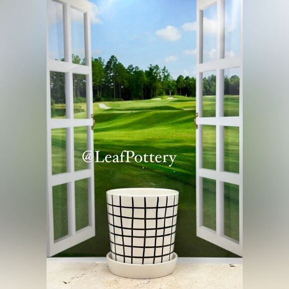 Ginger White/Black Ceramic Planter Pot with Saucer Attached - Picture 6 of 9